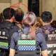 影/苗栗驚傳隨機殺人2女童「胸部中刀」　嫌犯持刀與警對峙