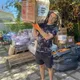 影/吳鳳當鏟子超人見暖心畫面　鄉民月台舉牌致謝「翻面還有驚喜」