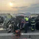影/彰化聯結車猛撞停等紅燈大貨車！　車頭噴飛、駕駛受困救出