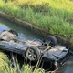 影/宜蘭轉彎失控！「四輪朝天」倒掛水溝　女駕駛險喪命