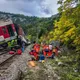 斯洛伐克驚傳火車對撞！車輛脫軌翻覆山坡　至少66傷