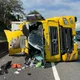 國1北向湖口段「貨櫃車擦撞轎車」翻覆　一度回堵5公里