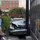 影/台中亞大校門遭撞擊！　教職員精神不濟誤踩油門肇事