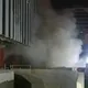 松山機場對面工地傳火警！地下室濃煙竄出