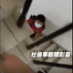 影/高雄補教大樓噁男窺視裙底風光　警鎖定嫌犯