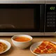 微波加熱會致癌？醫曝關鍵：食物、容器才是重點