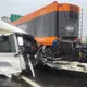 天雨路滑！台61蘆竹段大車自撞「身首分離」　司機噴飛墜橋慘死