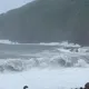 影/風神發狠「掀長浪撲岸邊」！龜山島「緊急封島3天」