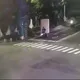 影/扯！高雄騎士載床墊和櫃子「比人還高」　警依法開單