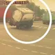 影/高雄小港驚見化學車咚一聲！翻車了