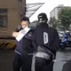 4閃兵藝人遭上銬到案　警解釋：拘提依法可用戒具