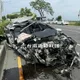 影/台南驚悚車禍！自小客「整片車頂削飛」　駕駛受傷送醫