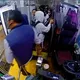 影/桃客司機失控痛毆學生　火爆衝突監視器視角全曝光