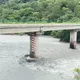 影/第一波洪水畫面曝！燕子口堰塞湖潰流　錦文橋緊急封閉