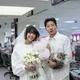 小豬黃沐妍秀婚戒宣布結婚！曬與帥尪「一家三口」登記照