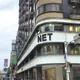 阿嬤行動不便！NET店員拿衣物到門口供挑選暖哭全網