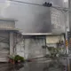 影/台南鐵皮倉庫火警!2民宅慘遭火舌延燒