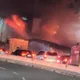 新北八里工廠大火!驚見烈焰海釀交通癱瘓 近百勇消灌救