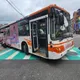 影/新北新店公車擦撞機車　女騎士骨折送醫