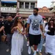 NBA/暑假來台灣網紅女友愛相隨　唐斯單膝下跪求婚成功