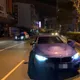 影/屏東凌晨BMW路中大倒車兩撞民宅　3人棄車落跑