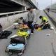 嚴重車禍！板橋浮洲橋21歲男騎士「無照自撞分隔島」　命危送醫搶救