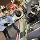 影/新北不平靜！永和保時捷豪車「衝撞變電箱翻覆」駕駛失蹤