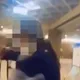 影/北捷中正紀念堂站婦人久佔廁所　譙站長拒檢遭帶回警局