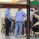 影/台中深夜41歲男「頭部中彈」亡　母接噩耗傷心到癱軟