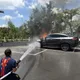 影/日月潭文武廟驚傳火燒車！賓士引擎突竄火　車頭全燒毀