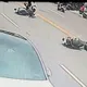 影/台中轎車撞機車單車3傷！50歲男遭壓車底命危　女童受傷