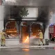 影/蒙面男闖美大麻店行竊縱火　「火燒身」落荒逃畫面曝光