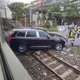 汽車闖台鐵平交道釀班次延誤！　西正線一度單線雙向行車