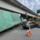 影/台74甲聯結車下匝道煞不住　高速撞轎車卡橋墩