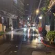 中和巷弄驚見「1坪降雨區」　路人看傻：有結界？