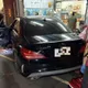 影/屏東賓士車失控自撞4車2民宅　駕駛昏迷路人遭波及