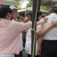 柯文哲萬華遭鬧場「砸蛋襲擊」！民眾黨怒提告