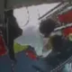 影/台中女乘客疑不適　暖心客運司機「霸氣一把背」衝診所