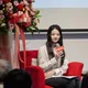 應佳妤形象翻車？代母出征選議員  遭抓包深夜街頭抽菸被男環抱
