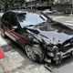 影/北市中正區賓士車暴衝車禍　連撞11車幸無人傷