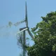 麥寮45米高風機疑零件過熱起火！台電急斷電　太高難灌救