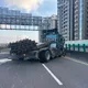 聯結車爆胎失控！釀台64線五股段全線封閉　警封匝道管制