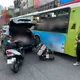 影/南港慘烈事故！4汽機車撞一團「再遭公車擦撞」
