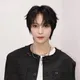 黃仁勳背板藏秘密！NCT劉揚揚竟是科技業富二代　家世超狂