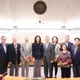鄭麗文請益台積電功臣　秀張忠謀5字手書「拿出辦法來」深思兩岸