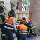 影/北市大安區巨型招牌崩落　2路人無辜遭砸傷送醫