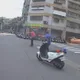 影/新北驚傳槍響「射了16發」！毒蟲拒檢衝撞員警果斷開槍逮人