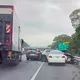 影/國3恐怖連環撞！轎車遭大貨車追尾　慘陷2連擊夾殺