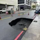 影/豪雨釀災！高雄鳳山「驚現3米大天坑」　現場急封路
