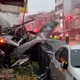 影/新竹氣爆災區慘!12戶民宅受損貼黃單 車遭炸飛成廢鐵